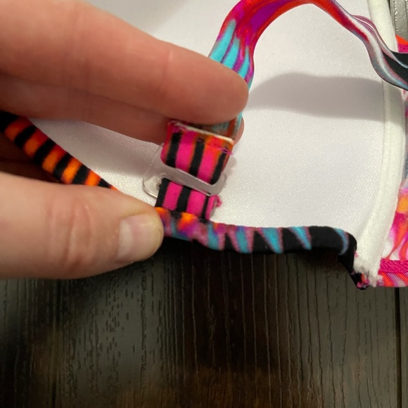 Gorgeous swim top - Picture 3 of 5